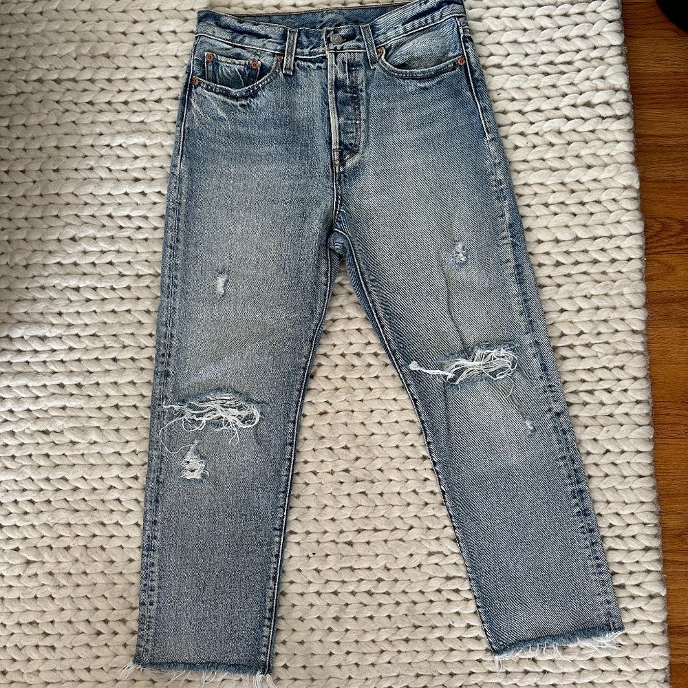 Levis Straight Leg Ankle Distressed Jeans (28)